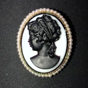 Black Cameo brooch vintage